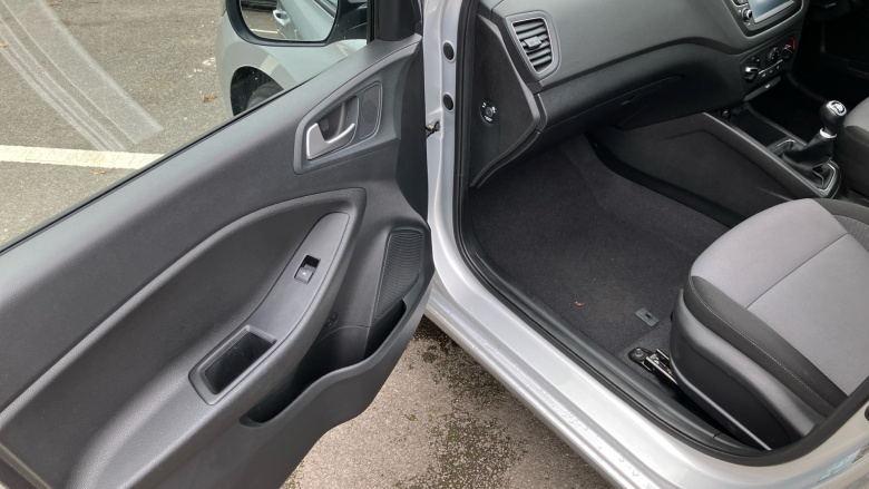 Hyundai i20 1.2 MPi SE 5dr Petrol Hatchback